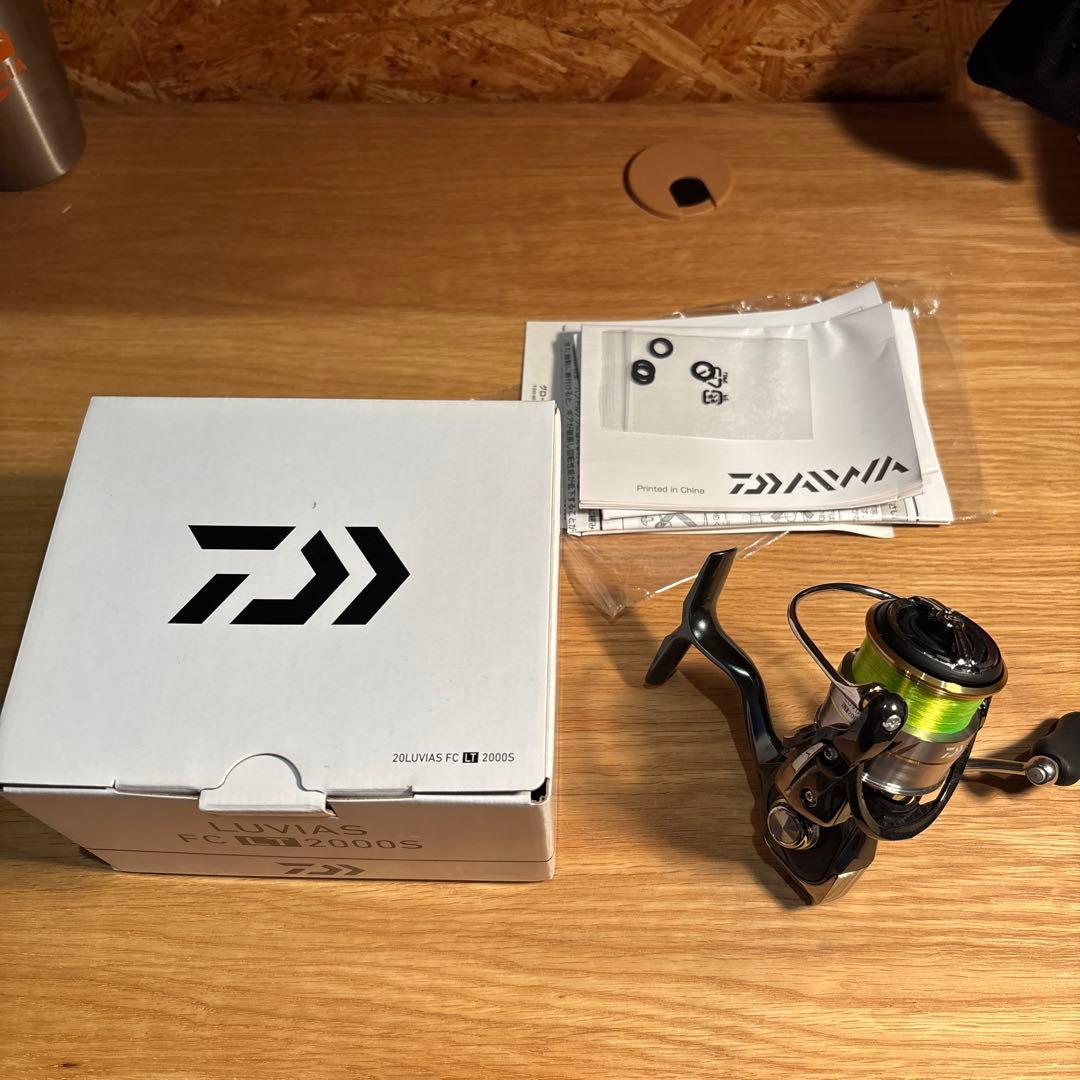 値下げ！DAIWA 20LUVIAS FC LT2000S スピニングリール