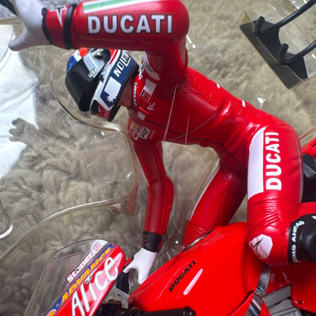 ミニカー MINICHAMPS Ducati Desmosedici GP7 1/12
