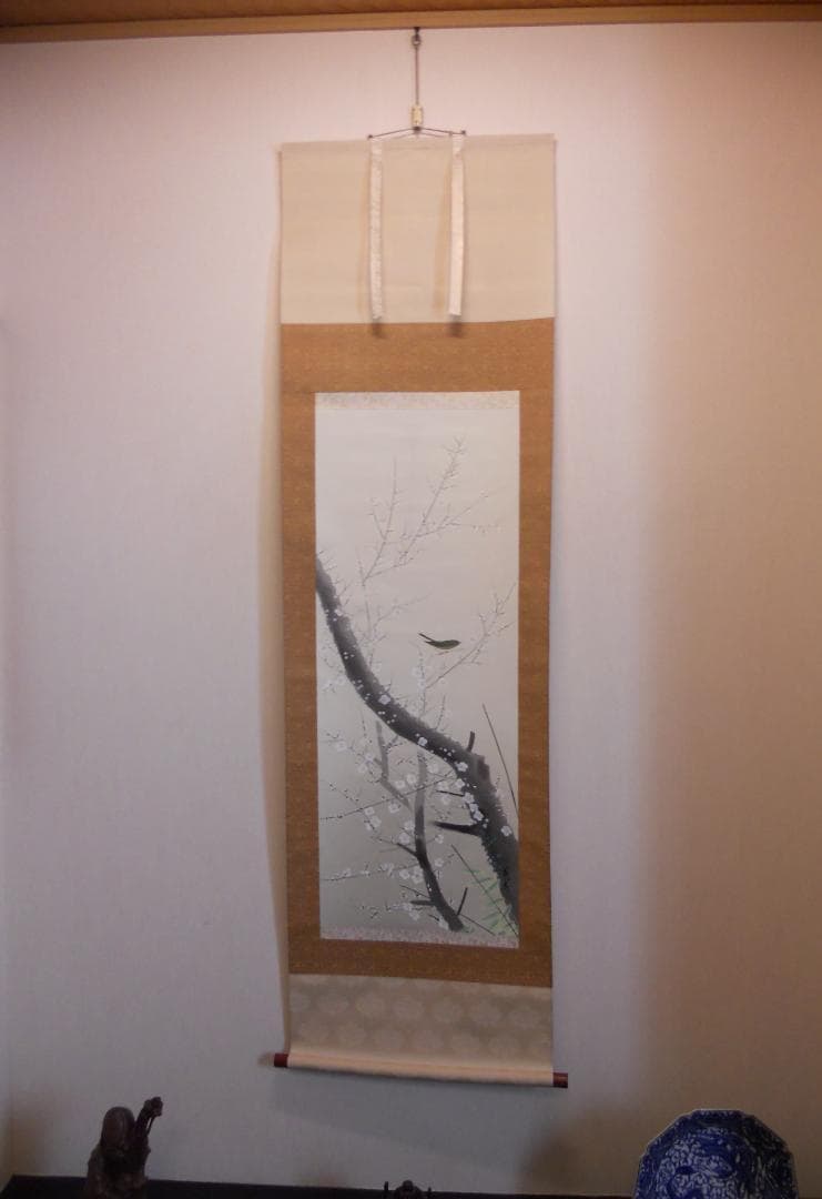 掛け軸 國廣 梅花図 絹本 希少 軸装 茶道具 掛軸 美品 です。