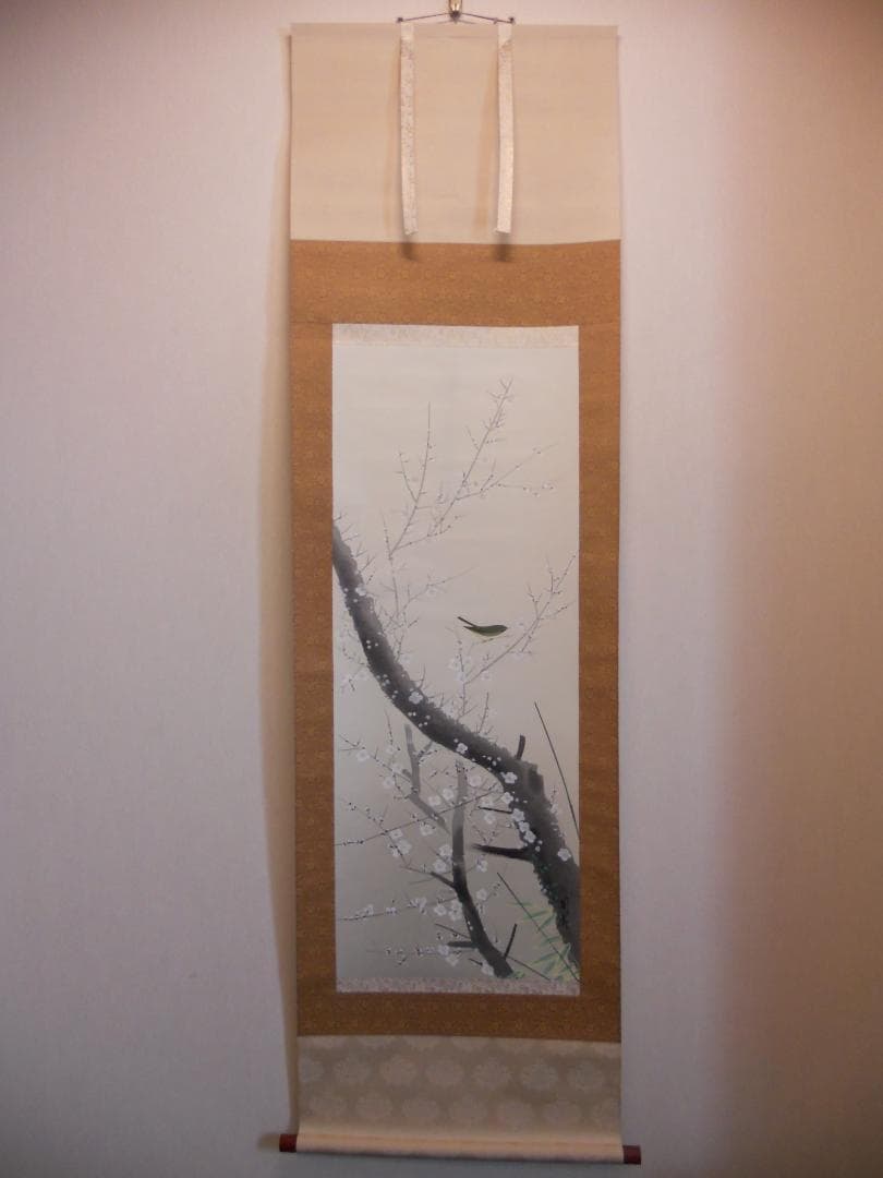 掛け軸 國廣 梅花図 絹本 希少 軸装 茶道具 掛軸 美品 です。