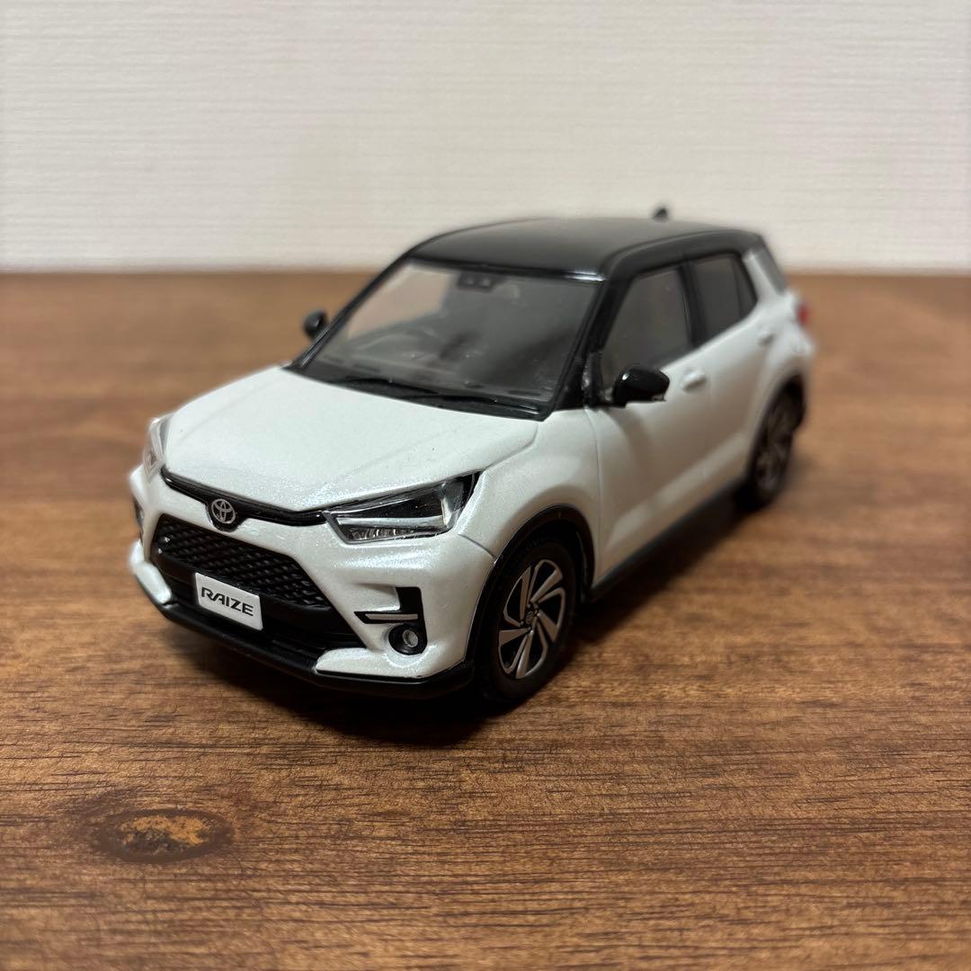 【ディーラー非売品】トヨタ ライズ カラーサンプル 1/30ホワイトツートン
