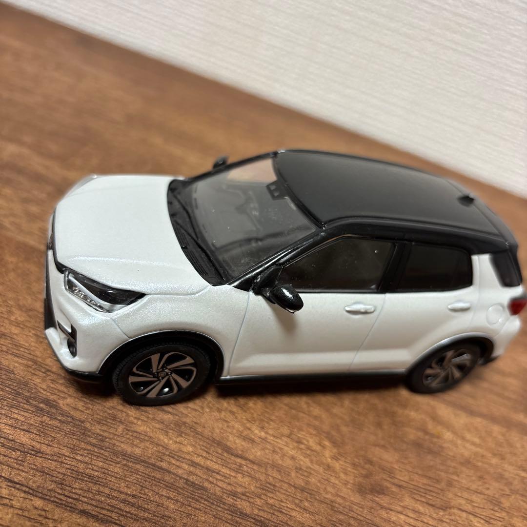 【ディーラー非売品】トヨタ ライズ カラーサンプル 1/30ホワイトツートン