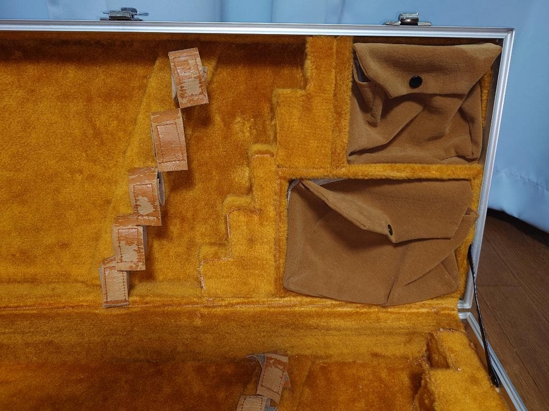 尺八ケース　アルミ製ハードケースです。