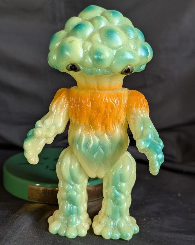 マタンゴ蓄光ソフビフィギュア（Ｍ１号）＋久保明サイン入り台座