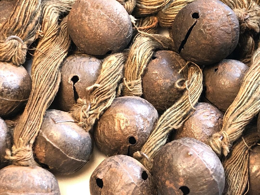 【 金唐革雲龍図連馬鈴 】　鉄鈴73個　江戸時代　資料館級