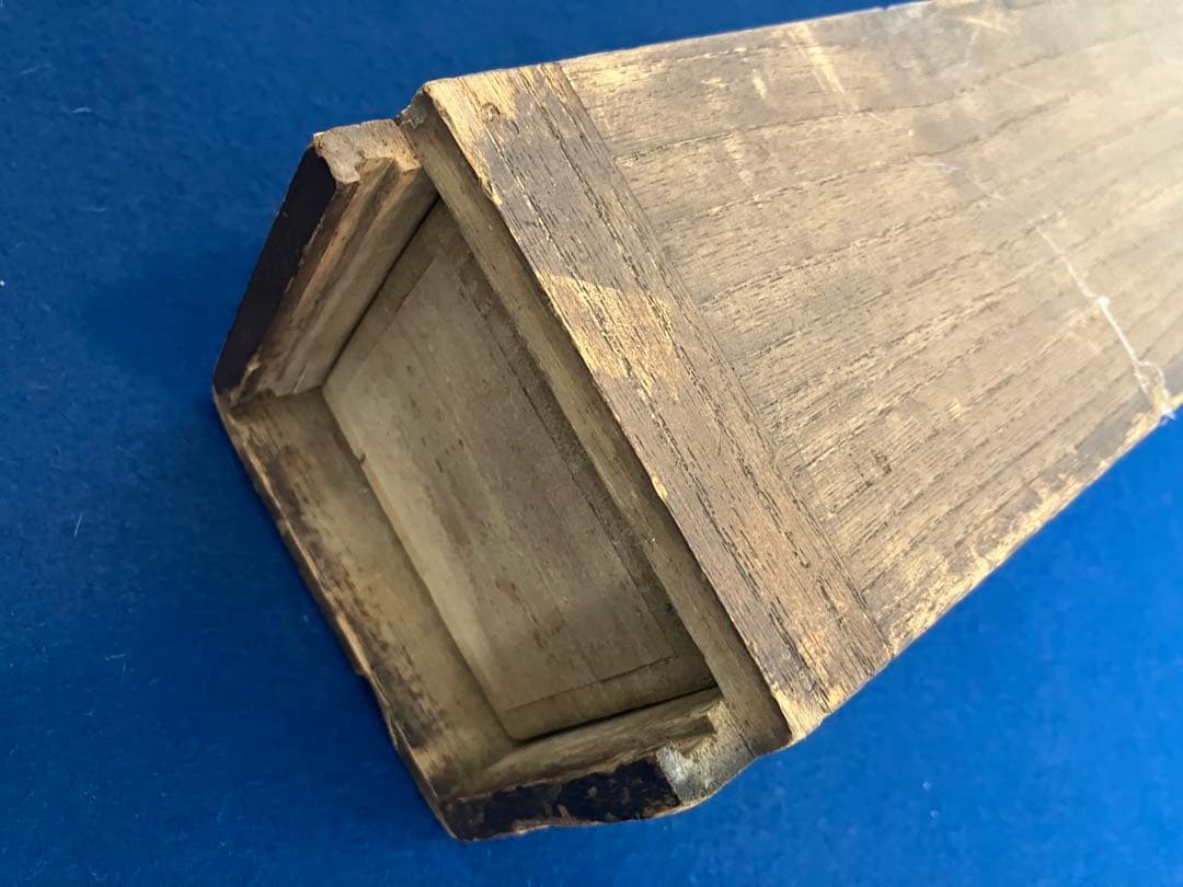 東郷平八郎【識：東郷吉太郎】絹本　掛軸　識箱（元帥 海軍大将）【外箱蓋無し】