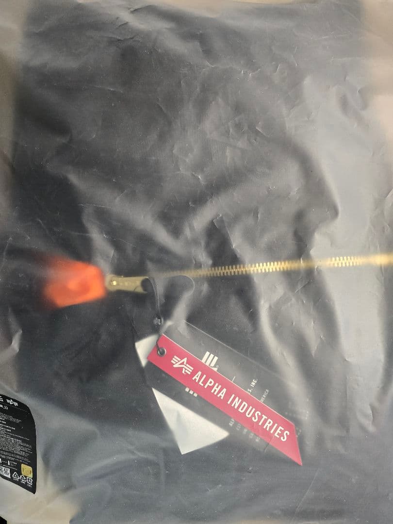 LE SSERAFIM x Alpha Industries コラボジ