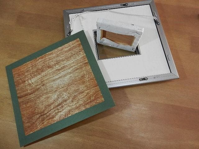 刺繍絵画「水辺の風景」（額（絵）縦３０．５㌢×横３３㌢（９．５×１２．５））