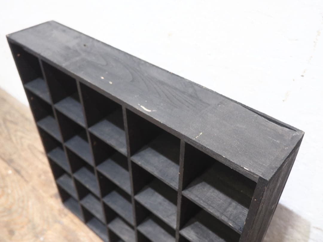 1145 薄型　升目のオープンラック　飾り棚　陳列棚　小物入れ　ケース　レトロ