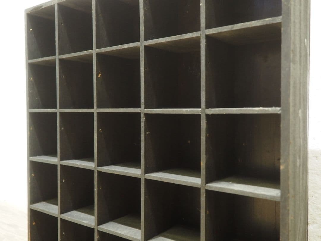 1145 薄型　升目のオープンラック　飾り棚　陳列棚　小物入れ　ケース　レトロ