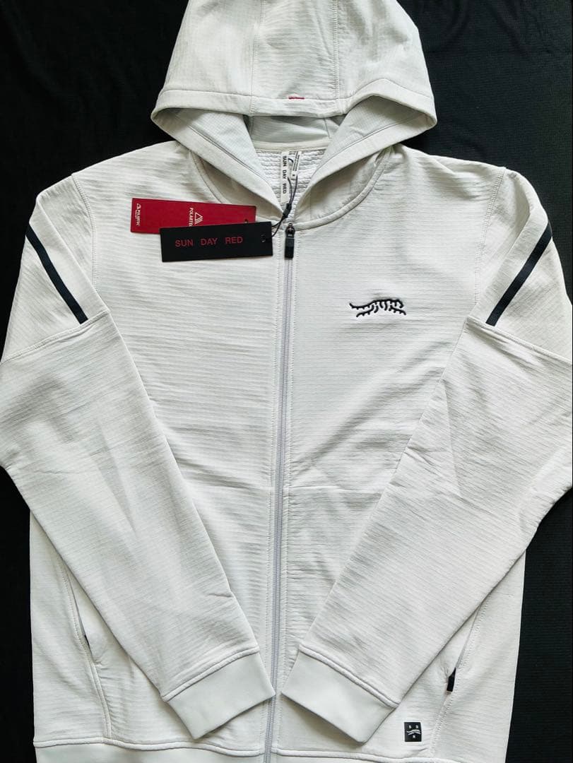 サンデイレッドSUN DAY RED フードパーカー、タイガーウッズゴルフ