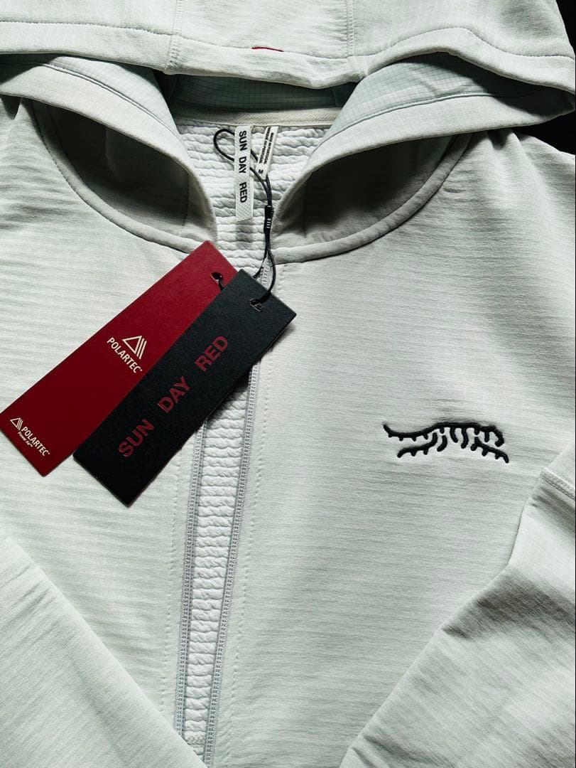 サンデイレッドSUN DAY RED フードパーカー、タイガーウッズゴルフ