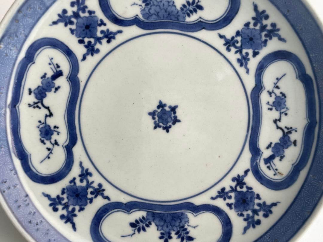 骨董　アンティーク　古伊万里　染付　花文様　七寸皿　窓絵　六弁花　丸皿