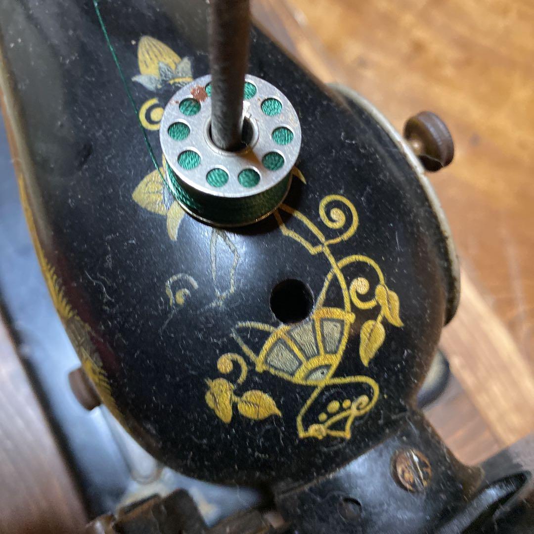 アンティークのミシン