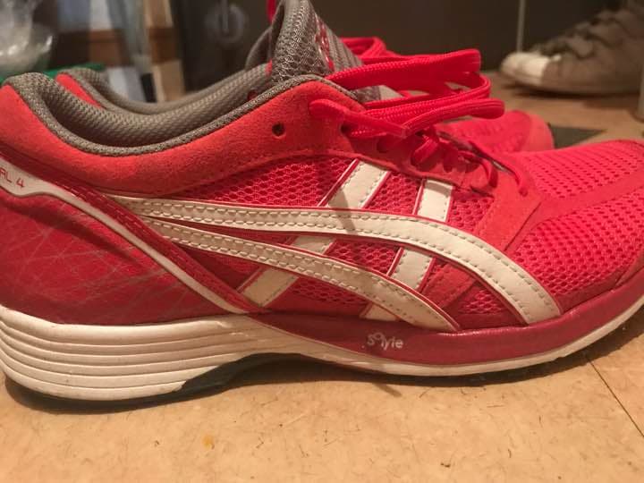 ランニングシューズ 24.0
