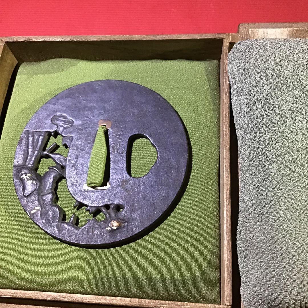 鉄地高彫透　色絵象嵌鍔　￼「樵図」　安親在銘　江戸時代保証　書鍔