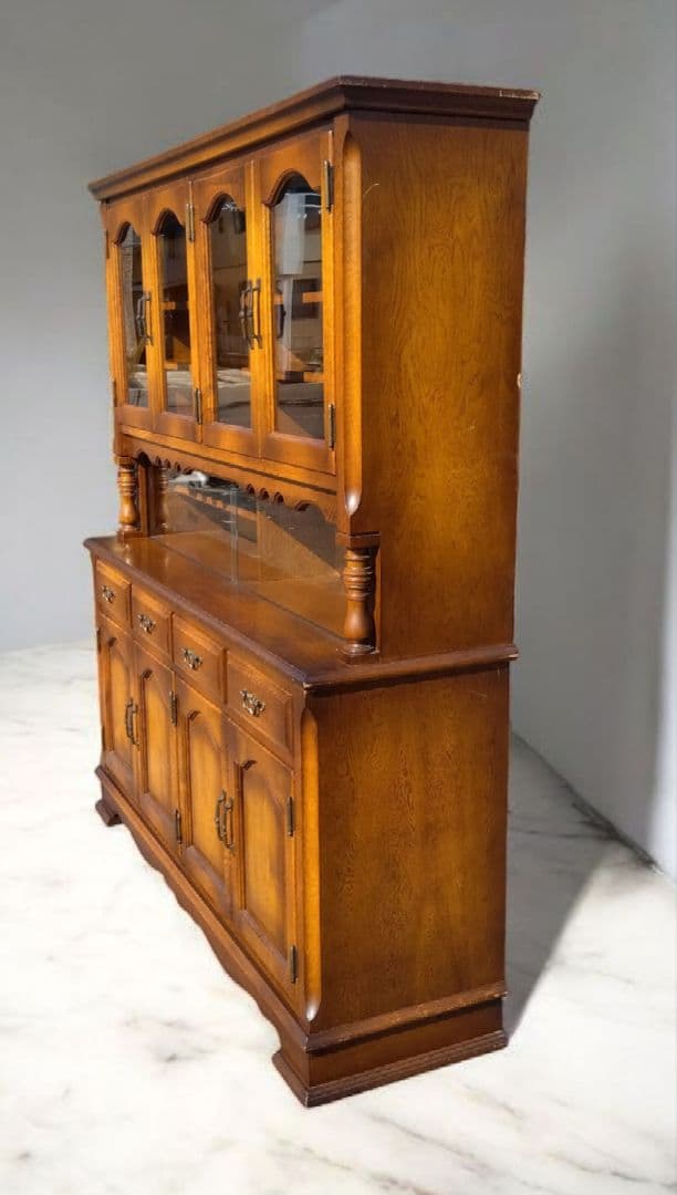 北川知加子　クラシカルアンティーク調　食器棚　カップボード