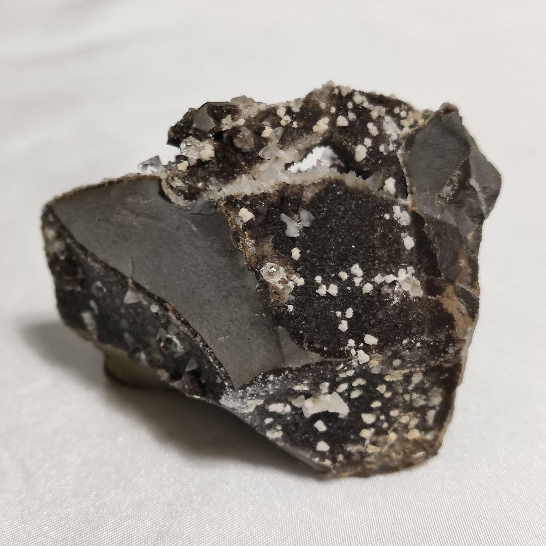 パワーストーン　天然石　原石　ミラボーダイアモンドクォーツ　133g　No641