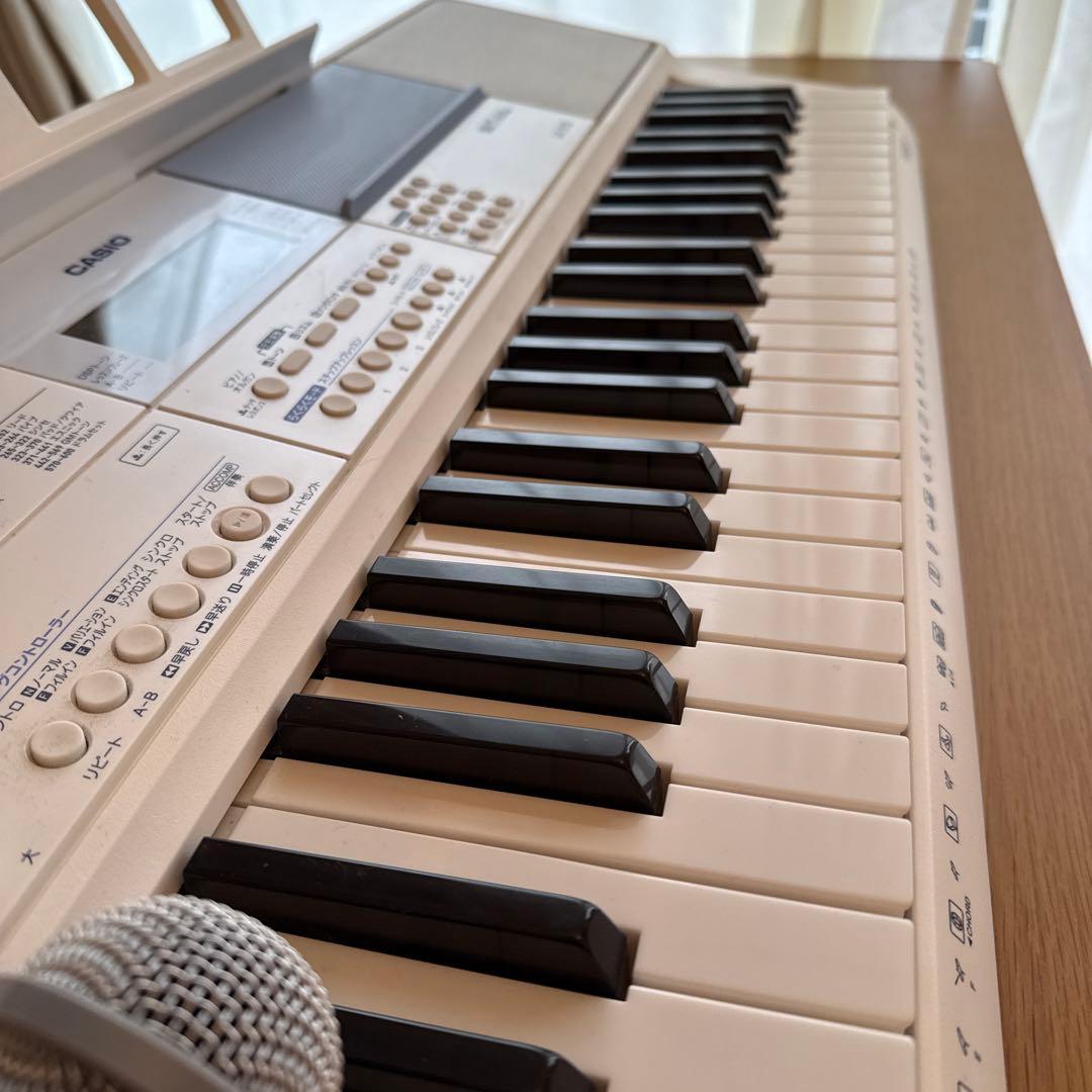 CASIO 電子ピアノ　LK-515 ヒカリナビゲーション　卓置き