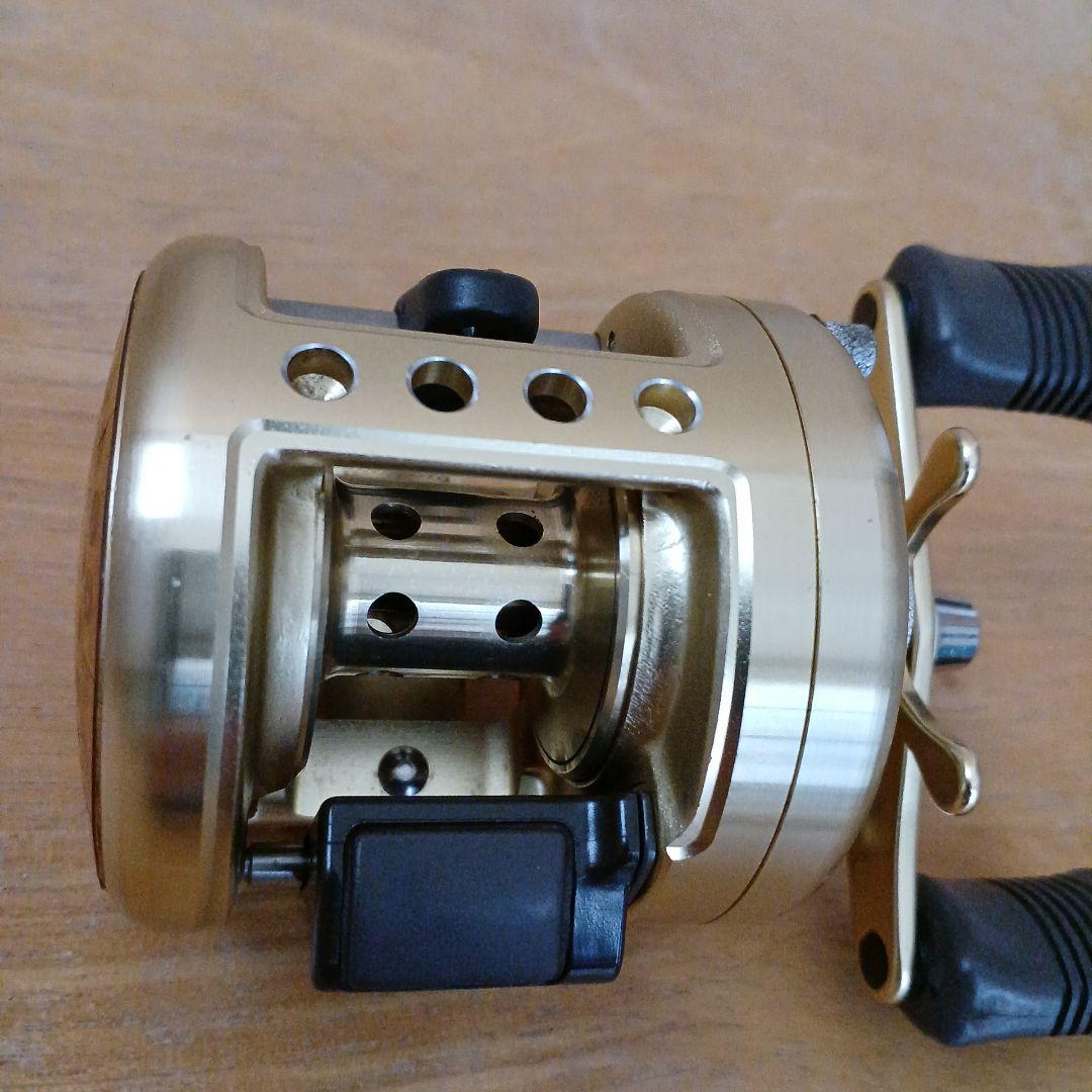 SHIMANO CALCUTTA 100XT ベイトリール　ゴールド　シマノ
