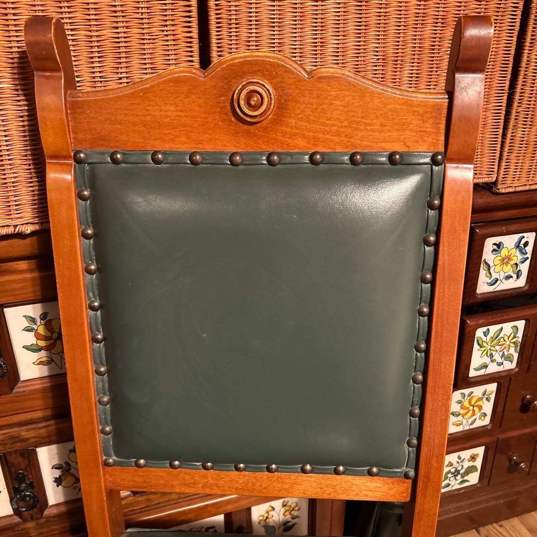 アンティーク調の椅子【同じものが5脚あり】