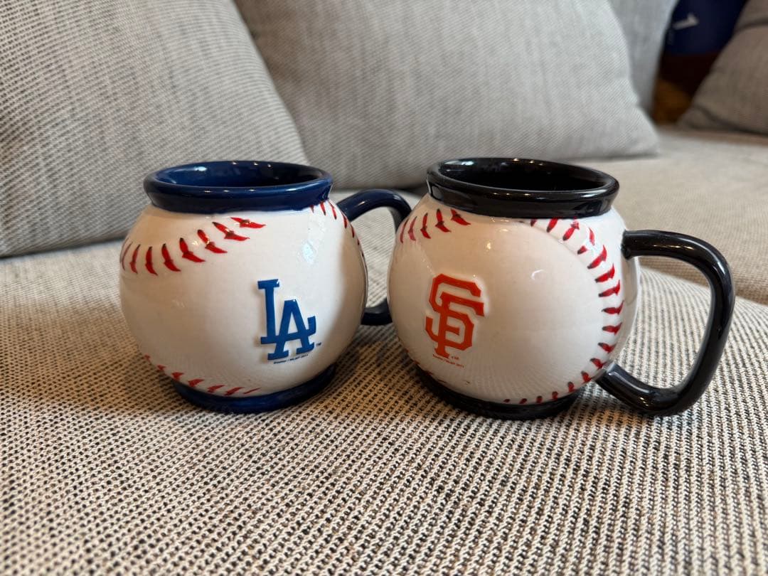 【現地購入】ドジャース、ジャイアンツ 野球ボール型マグカップセット