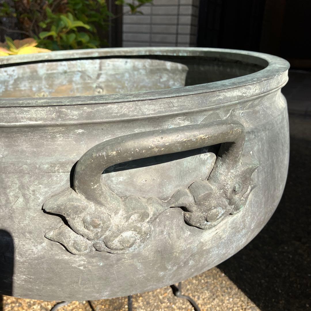 青銅製３脚付き骨董火鉢（底の穴を塞ぎ睡蓮鉢や金魚・メダカ鉢などに）