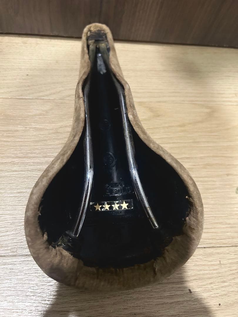 カシマックス（KASHIMAX）の高級感あるスウェード素材サドル