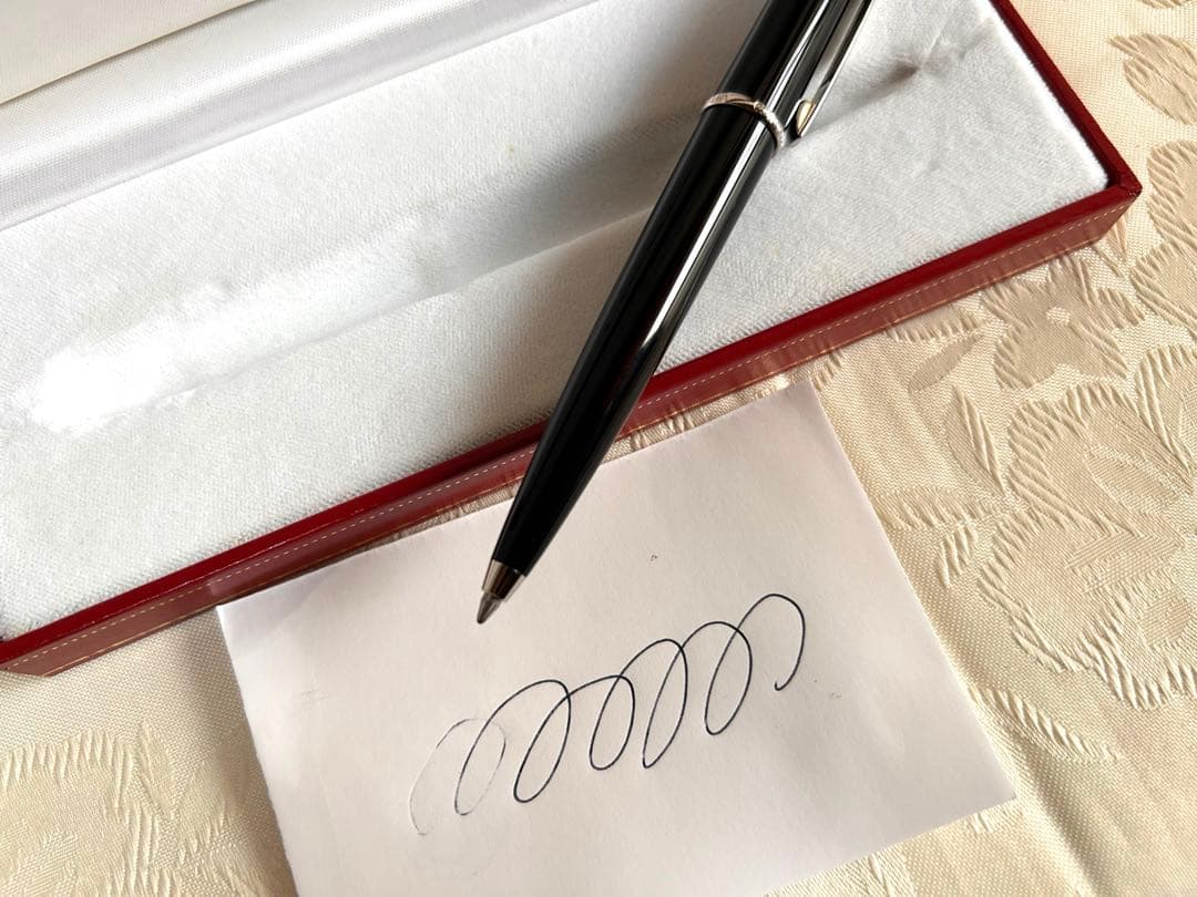 マストドゥカルティエ　ボールペン　多分未使用