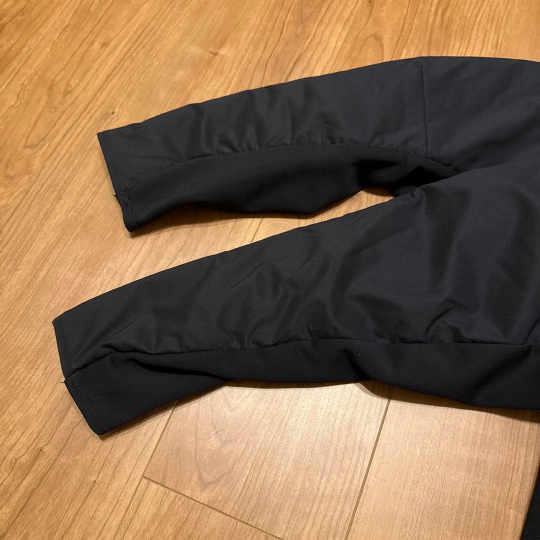 デサント　黒 フード付き ダウンジャケット