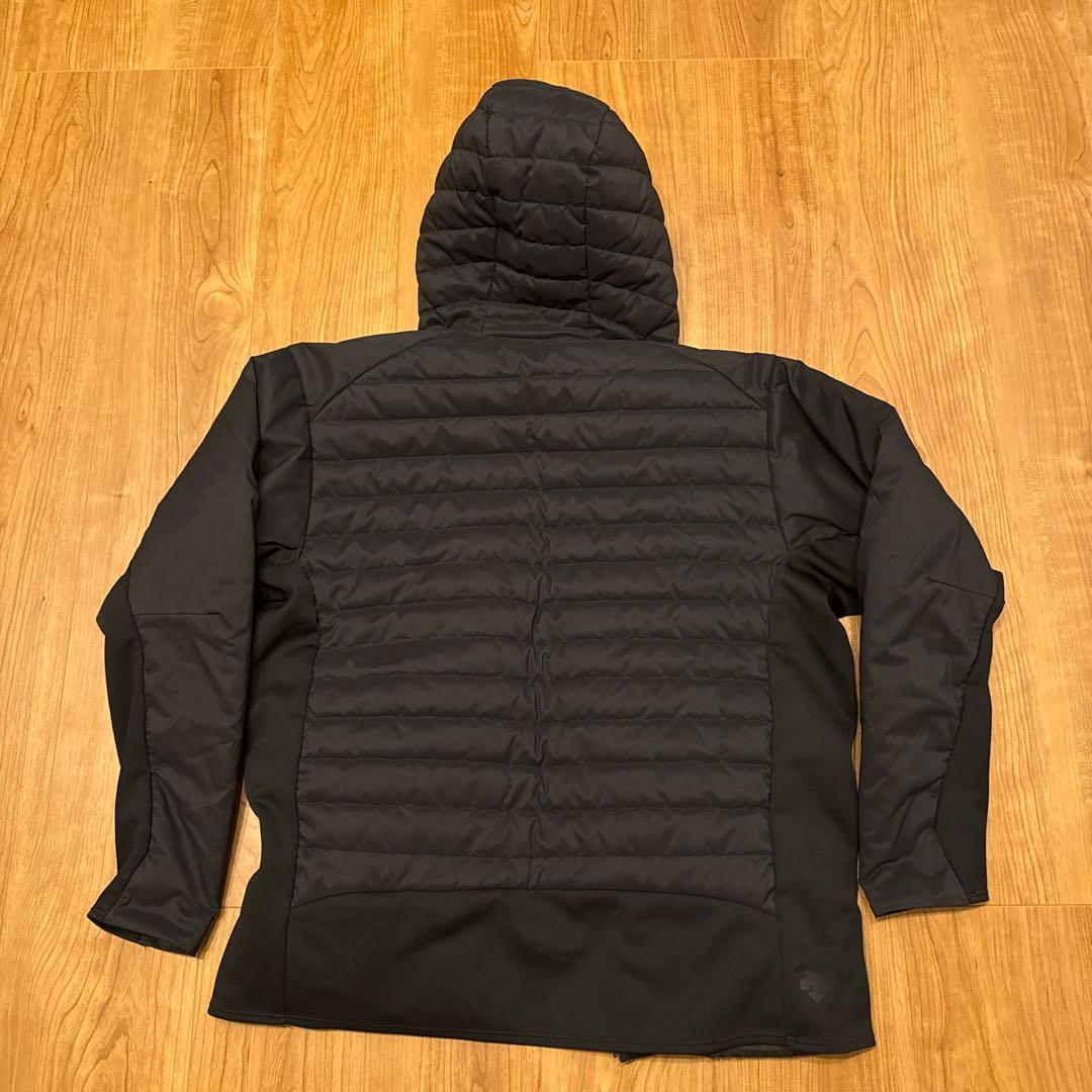 デサント　黒 フード付き ダウンジャケット
