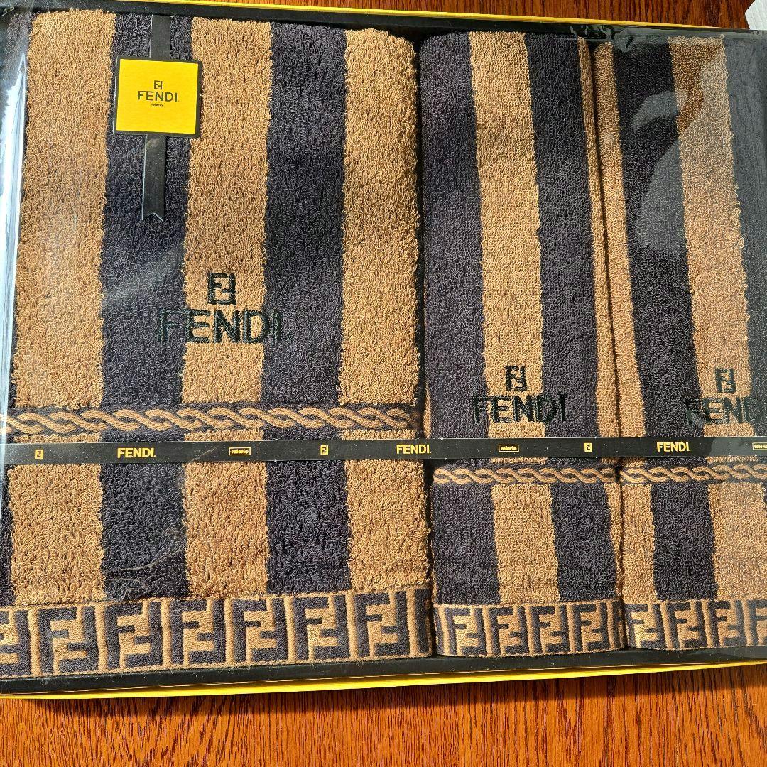 FENDI 　タオルセット 　バスタオル フェイスタオル×2　フェンディ