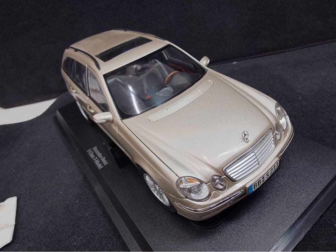 1/18ミニカー メルセデスベンツ E クラス ステーションワゴン