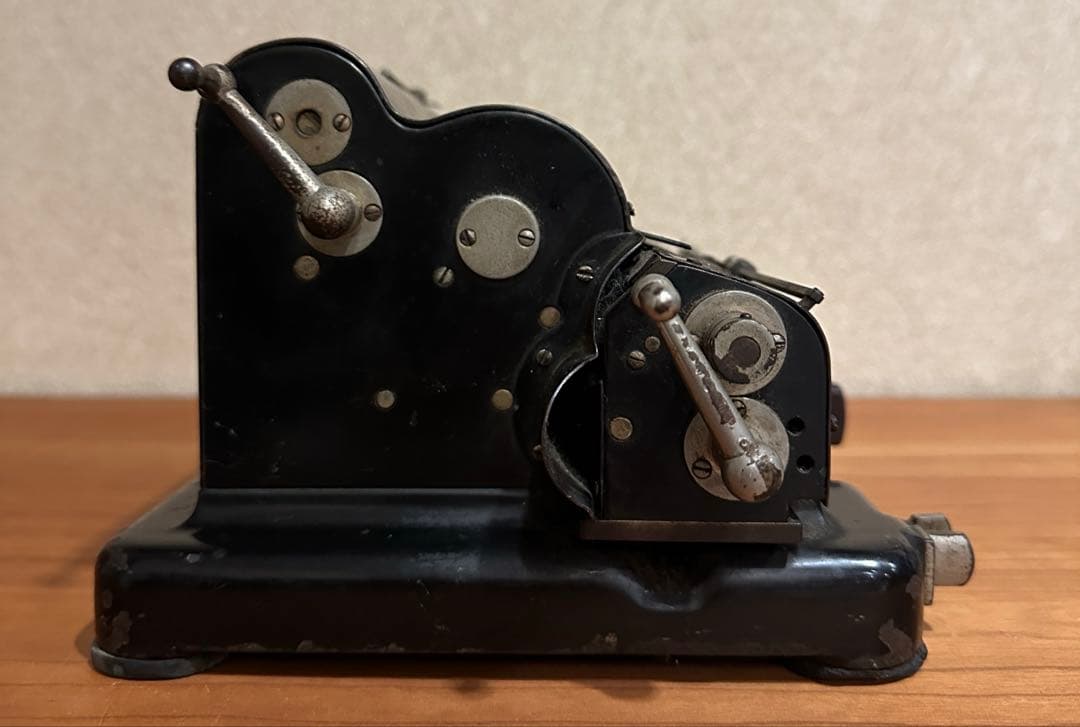 レア タイガー 手廻し計算機 卓上計算機 アンティーク レトロ 黒 虎マーク