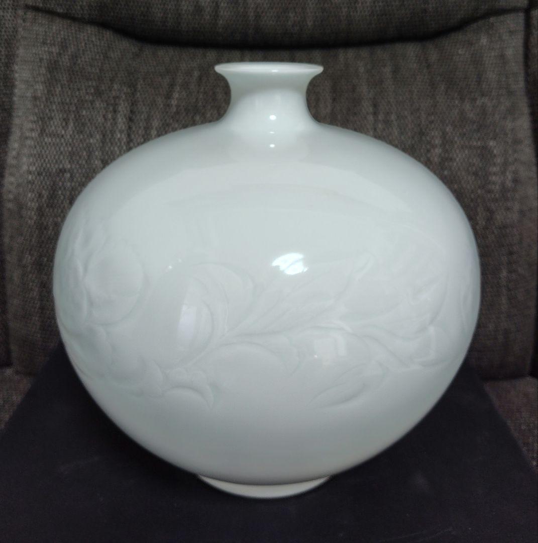 中村清六　佐賀県重要文化財保持者　白磁牡丹彫　壷　図録掲載作品　価格表50万円