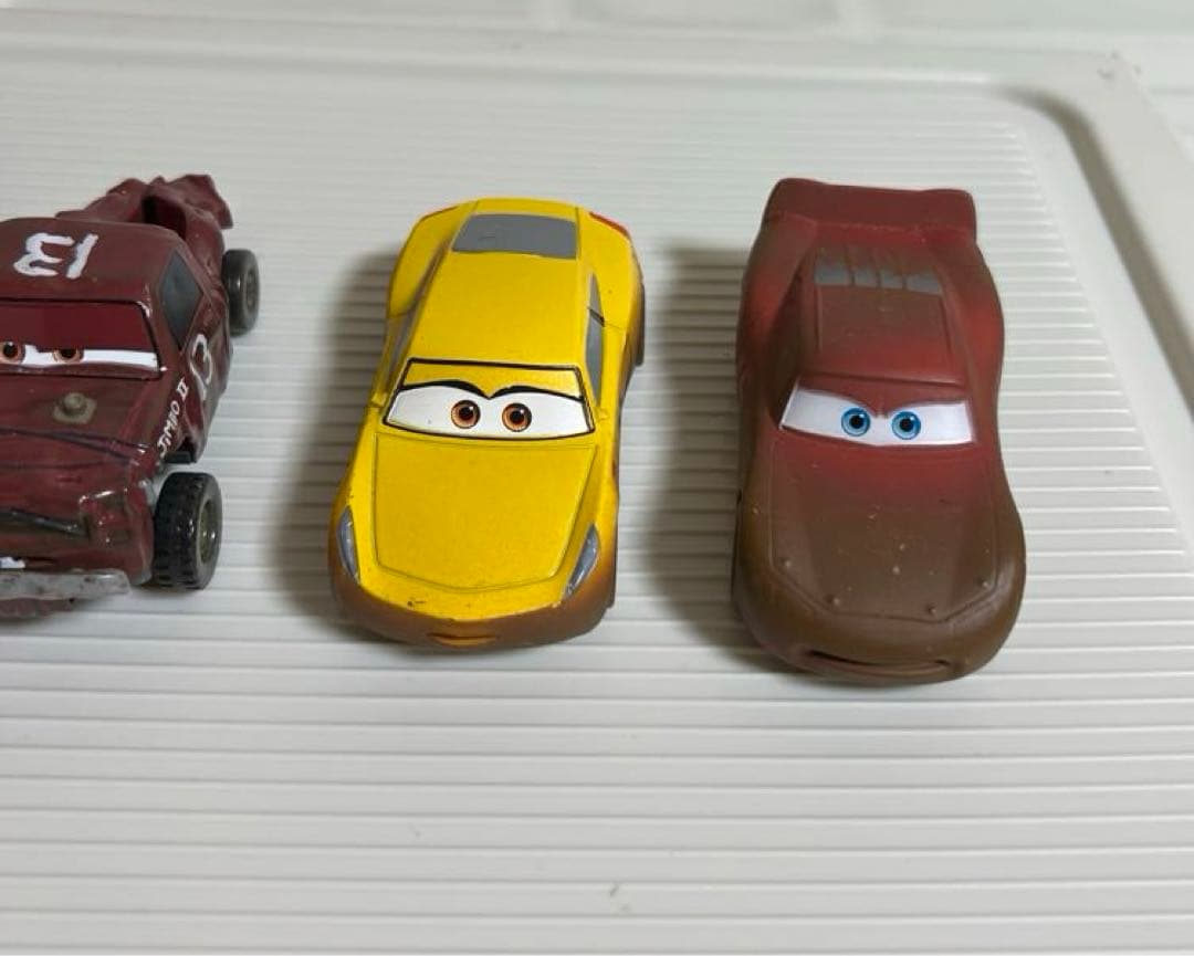 カーズ、ミニカー（大きいミニカー）（13番、4番）