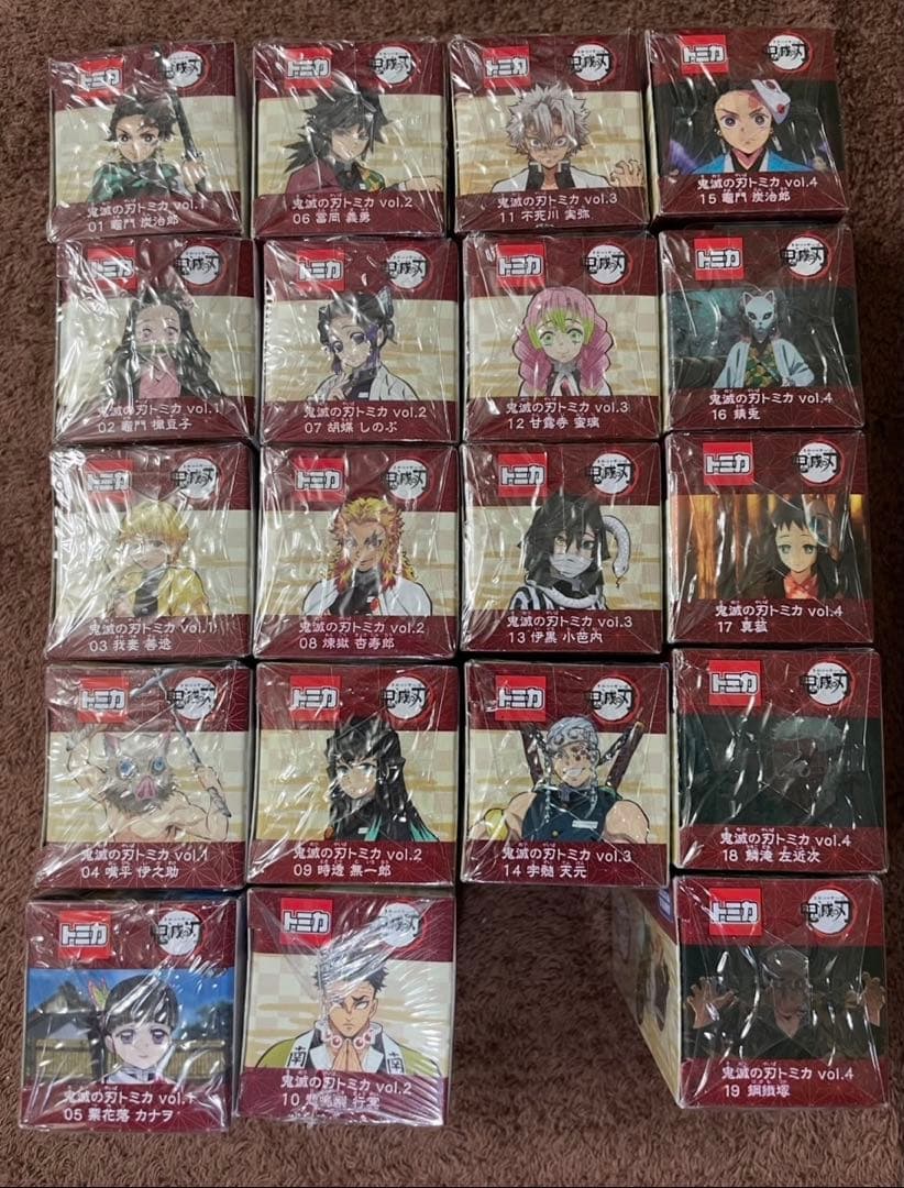鬼滅の刃 vol.1〜vol.4・ドリームトミカ，ガムトラック。クリアケース付き