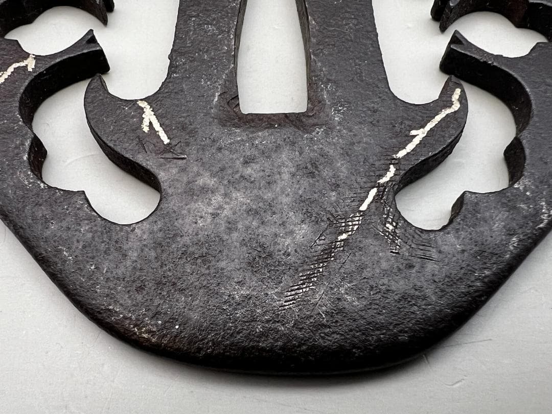 【海】江戸期　鍔　銀象嵌鉄鐔　鉄鍔　鐔　古刀匠　極上品　刀装具　箱付