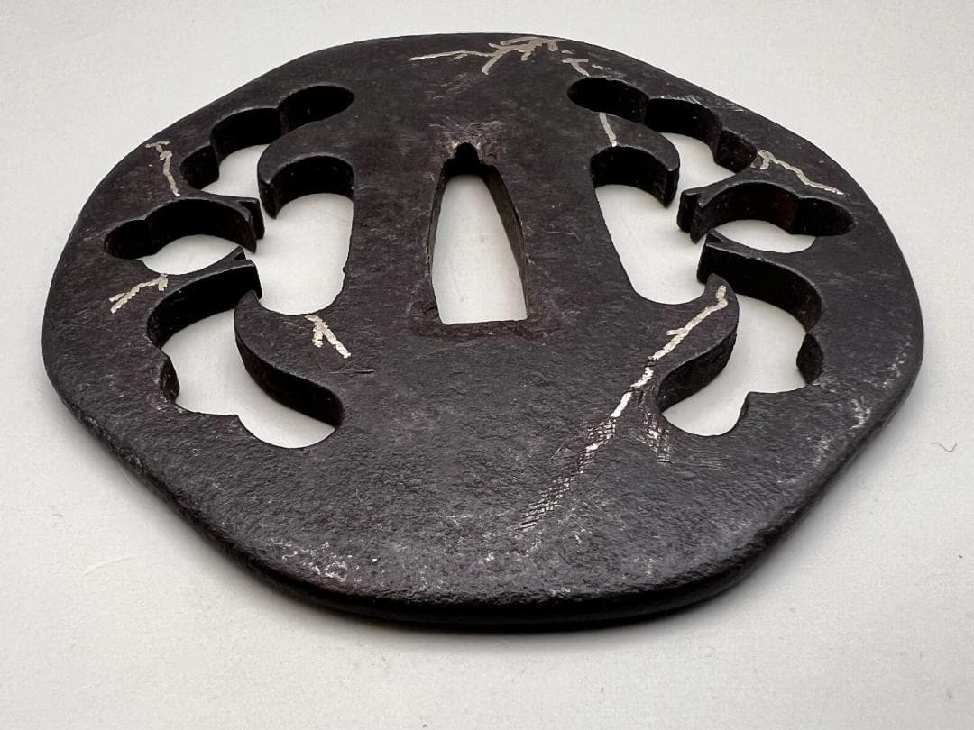 【海】江戸期　鍔　銀象嵌鉄鐔　鉄鍔　鐔　古刀匠　極上品　刀装具　箱付