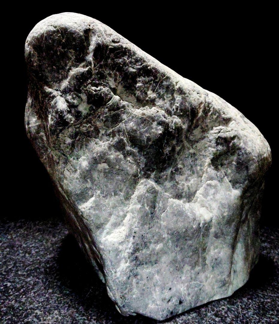 ★翡翠原石★糸魚川硬玉【小滝・転石・バレル底カット2.7Kｇ】