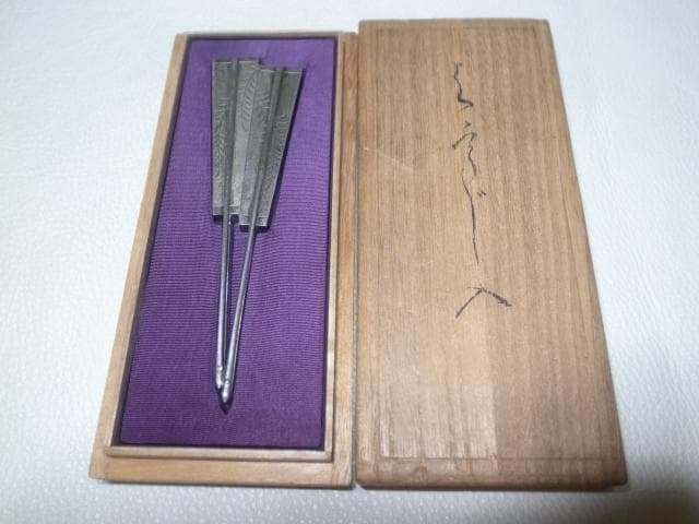 未使用 1950年代◆大阪 生駒時計店 銀製 シルバー 柳柄彫金 扇形 楊枝入れ