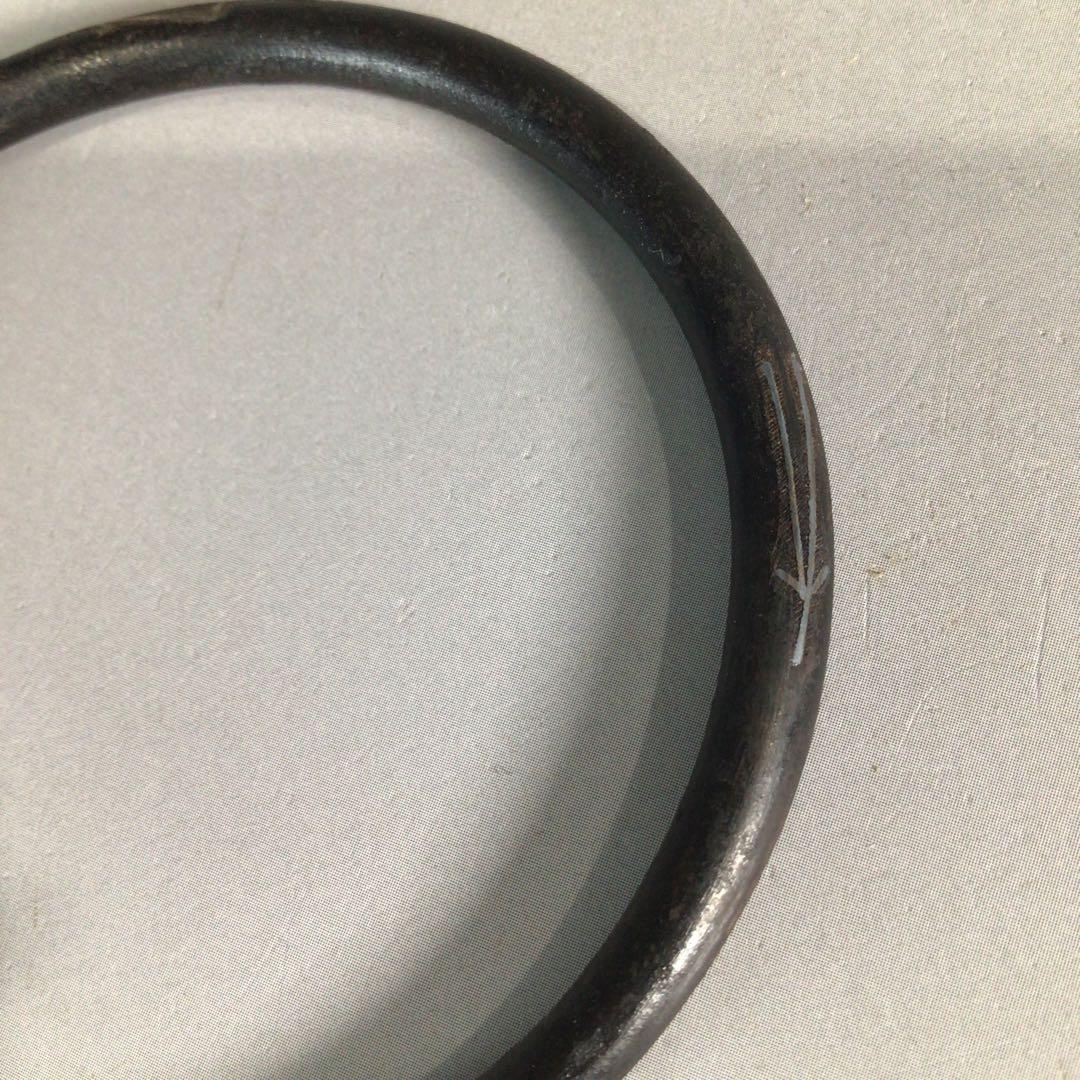 Ｐ３０１　釜釻　『釜師　山本閑浄造』『松葉象嵌』『釜鐶』　共箱　茶道具