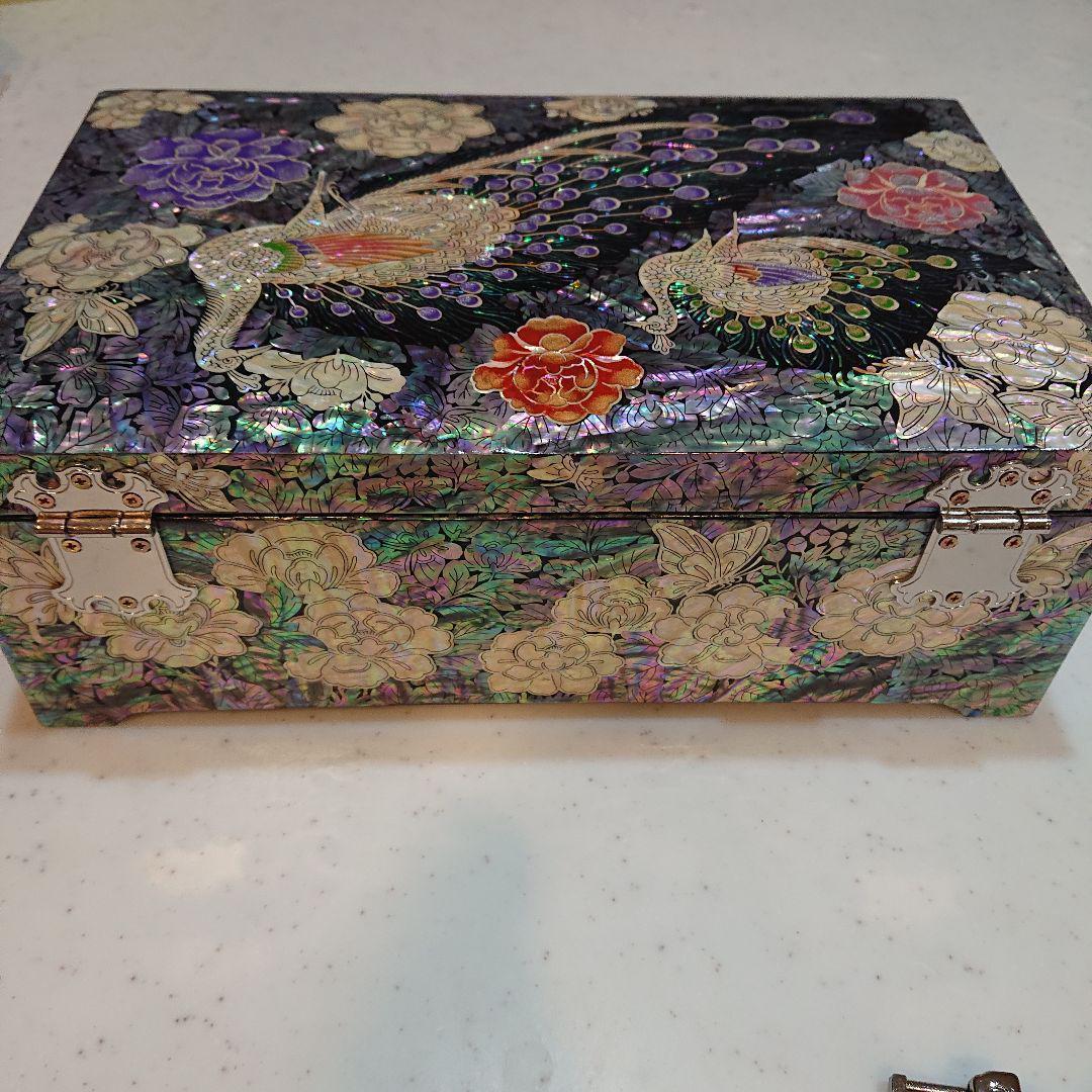 高級韓国螺鈿打抜き宝石箱　ジュエリーボックス/アクセサリーボックス　孔雀と牡丹