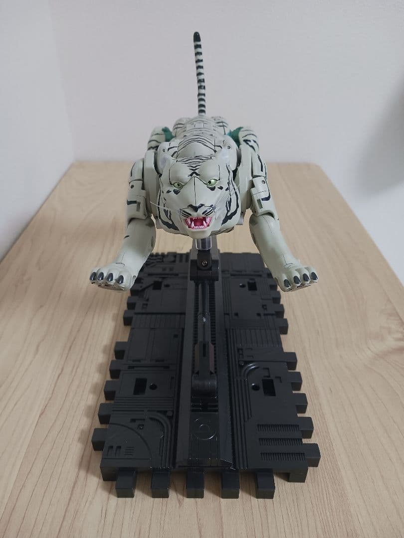 トランスフォーマー blackmamba ko mp-50 タイガトロン似 再版