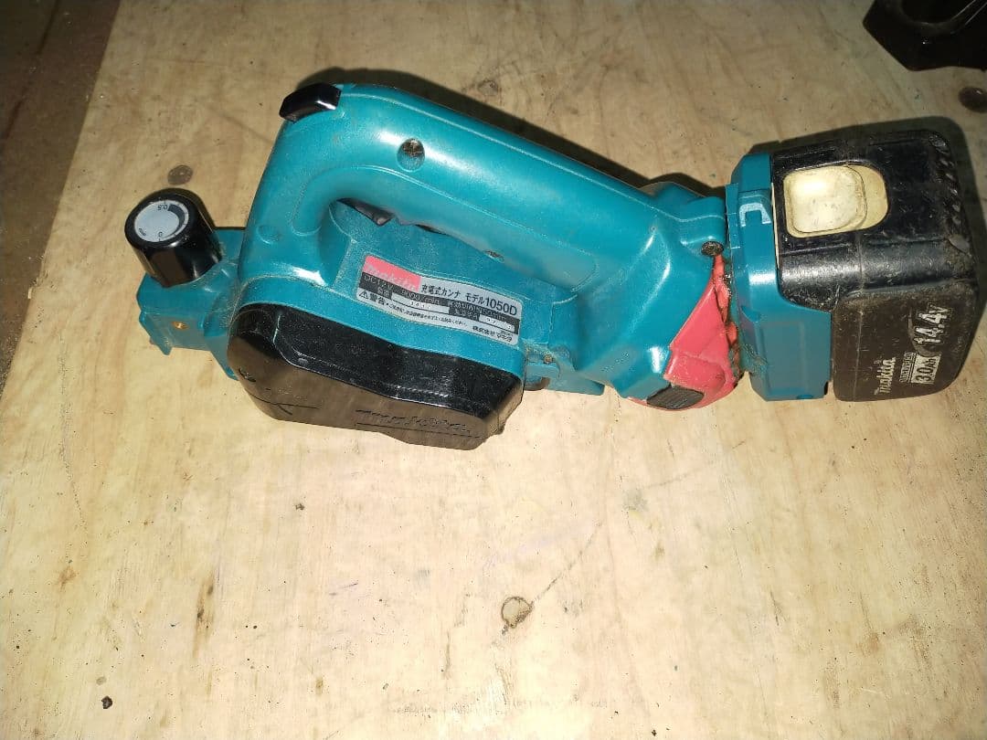 マキタ　充電式カンナ1050D バッテリーアダプター付