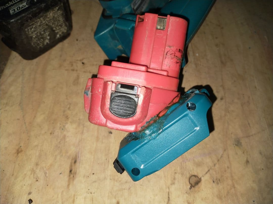 マキタ　充電式カンナ1050D バッテリーアダプター付