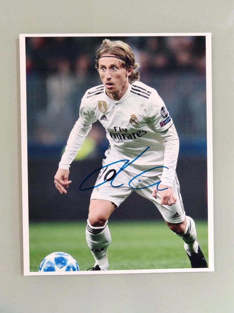 セール中…ルカ・モドリッチ直筆サイン入り超特大写真…Luka Modric…