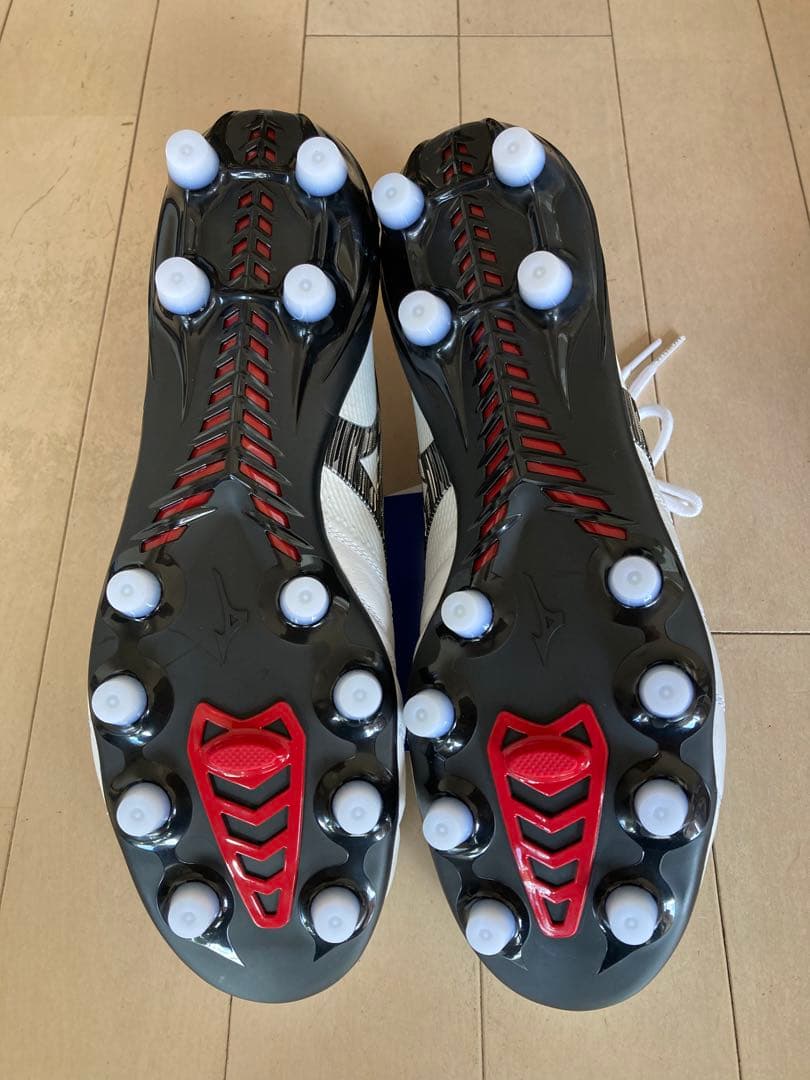 モレリアネオ4βジャパン　白　25.5㎝　新品。