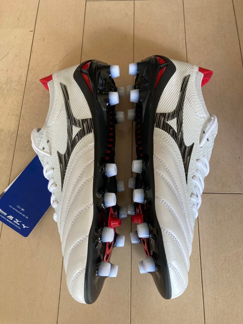 モレリアネオ4βジャパン　白　25.5㎝　新品。