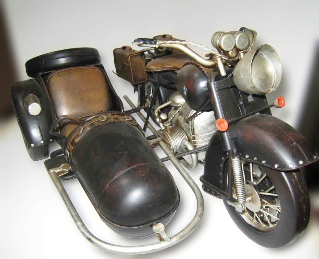 1/6  バイク　サイドカー　黒　クールガールやバービーを乗せれます。